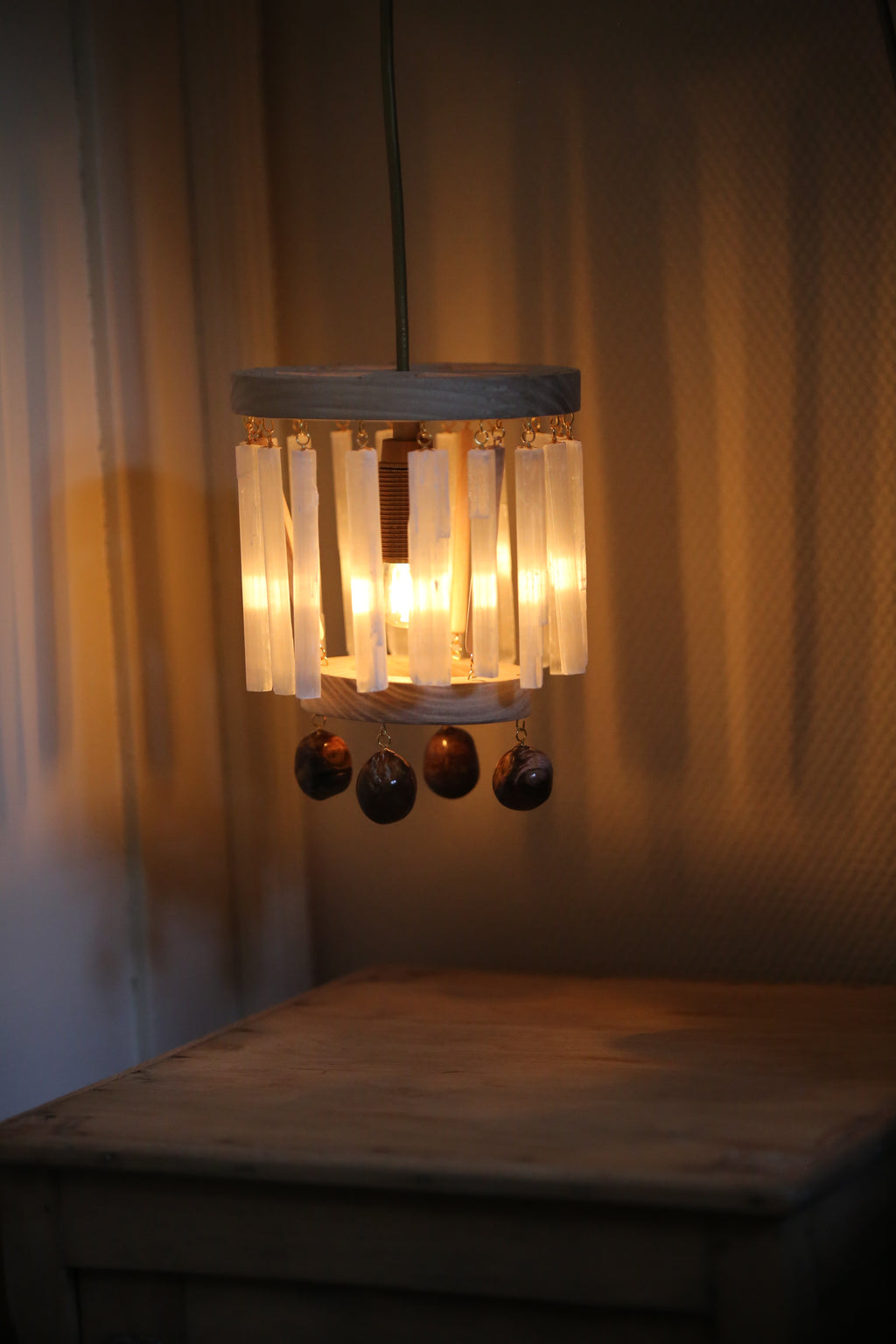 Hanglamp; neerdalend licht 'Overgave'